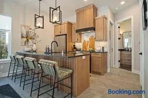 ONYX The Lark Stylish Edmond Oasis - Image 1