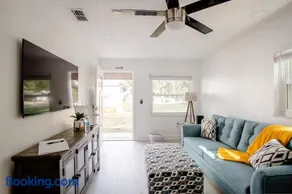 Walk Everywhere! 1-Bedroom Gem in Downtown Hub - Image 3