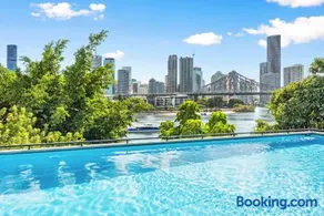 Sensational cliff-top waterfront - Image 3