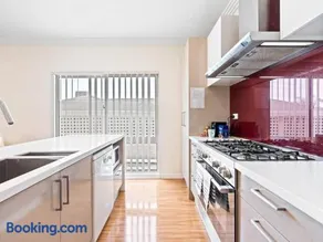 3BR 2 BTH No Stairs Aircon Big Athelstone Home - Image 2