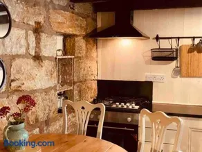 Cosy 400yr old Cottage, Flowergate, Whitby, Sleeps 6 - Image 5