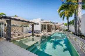 Spacious Coastal Luxury - Steps to Beach - Image 1