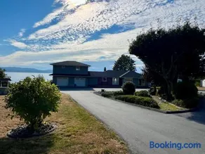Sunset Shores Retreat - Image 2