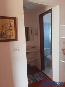 CHALE PERTO DA PRAIA COM DUAS SUITES E VARANDAO - Image 3