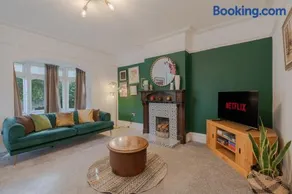 Central Banbury Stay Comfy and Spacious for groups 9 sleeps - Image 3