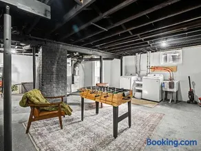 Newly Renovated and Designed Near Downtown - Image 5