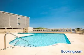 Sunset Blvd by Oak Island Accommodations - Image 3
