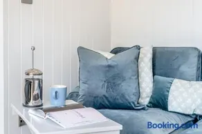 Daisy Park Shepherds Hut - Image 4