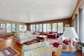 Beachfront Delight with detached guesthouse, private beach access, Dog-friendly - Image 1