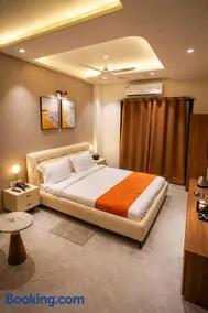 Hotel Lotus Lake - Image 4