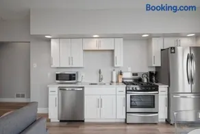 Luxury Retreat - Stunning Pittsburgh Skyline Views - Image 1