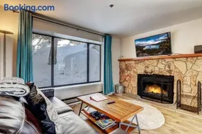 Heavenly Mountain Lake Retreat Near Skiing, Hiking & Biking - Image 4