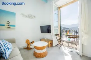Marina 48 Seafront Apartment - Image 2