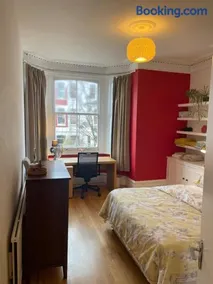 10 min to The Heart of London - Zone 2 - Charming 2 bed Apartment - Image 2