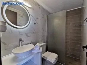 Sunrise Luxury Seaside Apartment - Image 2