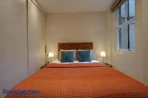 Fitzrovia Apartments 3BR Sleeps 18 Oxford-1 - Image 2