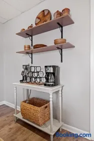 1st Flr 1 Bed 1 Ba Furnished-Pet Friendly - Image 3