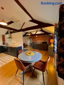 Hayes Suite - Image 5