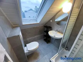 Modernes Apartment mit 2 Schlafzimmern und Privatparkplatz nahe Innenstadt - Image 2