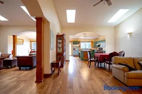 Fort Wine Manor, Entire Private Estate Home - Image 1