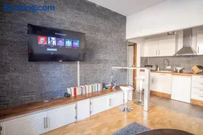 feelgoodflats DESIGN Apartment in city center, central station close with Netflix und workplace - Image 5