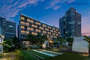 Shi Lai De Executive Apartments - Image 1