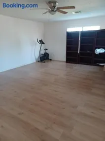 Big Cosi Room Near Austin - Image 4