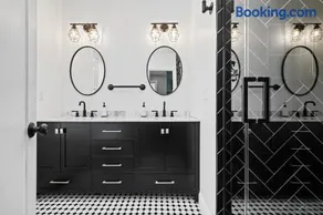 Luxurious Design | Easy Access to Downtown Pittsburgh | Sleeps 4 - Image 5