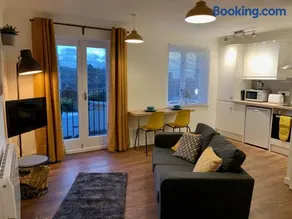 Lower Highview - Self Catering Apartment, fpventures Stroud - Image 2