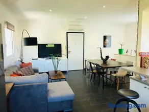 Agréable villa entièrement équipée avec terrasse, barbecue et jardin | Vue jardin - Image 4