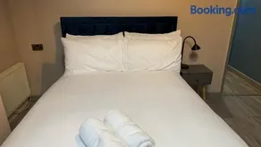 One Bedroom Apartment in Walsall Sleeps 4 FREE WIFI By Villazu - Image 4