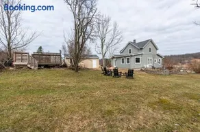 Hillcrest Cottage - Charming Cottage with hot tub and view! - Image 3