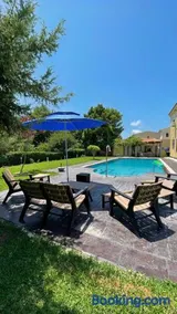 Luxury Villa Exclusive Neighborhood - Image 1