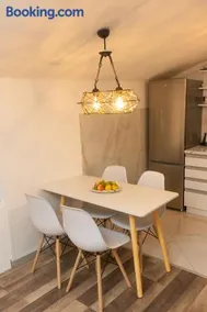 Cozy Modern Apartment - Image 4