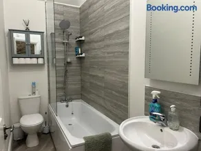 2 bed house sleeps 4 centre of Welshpool Parking - Image 4