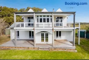 French Island Hill House - Image 1