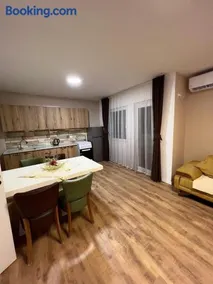 Besim Apartament - Image 5