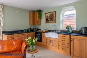 Self-contained cosy one bedroom holiday barn - Image 4