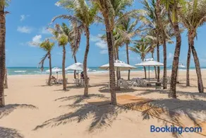 Apê na Areia no Porto das Dunas com Banheira Relaxante e acesso direto para a praia! Ideal para Famílias, Lazer e Conforto pertinho do Beach Park - Image 1