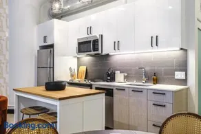DTLA 2BR Loft with Hot Tub & Rooftop Pool! - Image 2