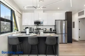 Spacious 2BR Suite with Fast Fiber Near Downtown PHX - Image 2