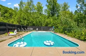 Spacious Retreat, Hot Tub, Arcade, Outdoor Pool! - Image 4