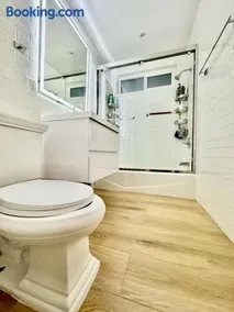 Proper Stays at Melrose Place - West Hollywood Premium G suite - Image 3