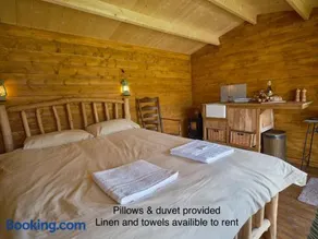 Simple Basketmakers Hut Cabin for Two - Image 1