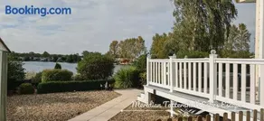Meridian Tattershall Lakes Escape - Lakeside lodge caravan with the fishing peg LUXURY HOT TUB - Image 5