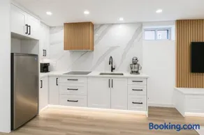 Lux Basement Apartment Getaway - Image 5