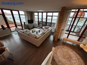 Penthouse with Private Rooftop Jacuzzi, Sauna and panorama lake view - Image 2