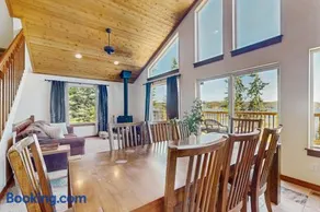 Lake CDA View 4BR Sleeps 12 Dog-Friendly - Image 5