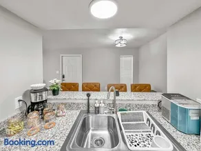 Comfy 1BR 1BA Retreat Near Dallas North Tollway - Image 2