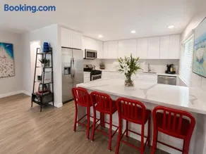 Modern 2 Bedroom Townhome in Palos Verdes - Image 1